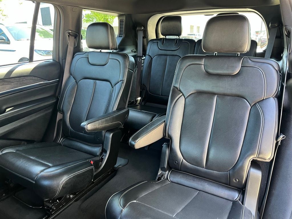 2023 Jeep Grand Cherokee L Overland 4WD | Pano Roof | BLIS | Entertain Pkg