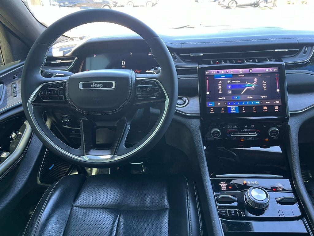 2023 Jeep Grand Cherokee L Overland 4WD | Pano Roof | BLIS | Entertain Pkg