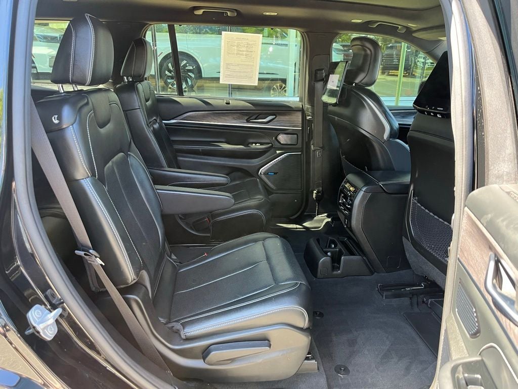 2023 Jeep Grand Cherokee L Overland 4WD | Pano Roof | BLIS | Entertain Pkg