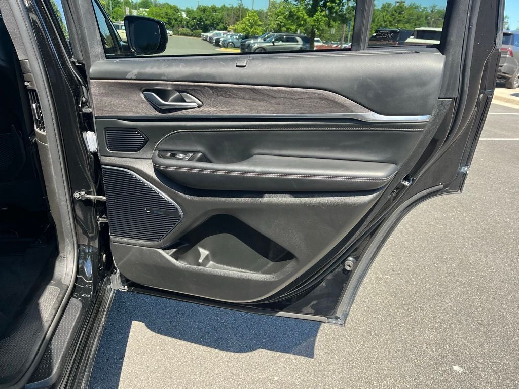 2023 Jeep Grand Cherokee L Overland 4WD | Pano Roof | BLIS | Entertain Pkg