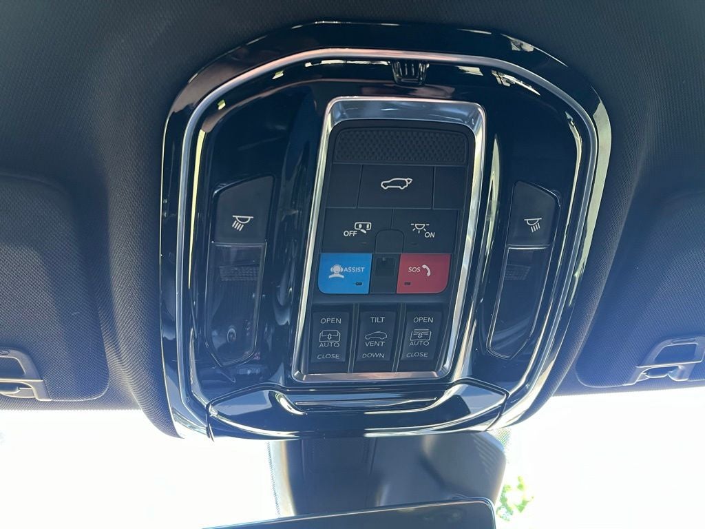 2023 Jeep Grand Cherokee L Overland 4WD | Pano Roof | BLIS | Entertain Pkg