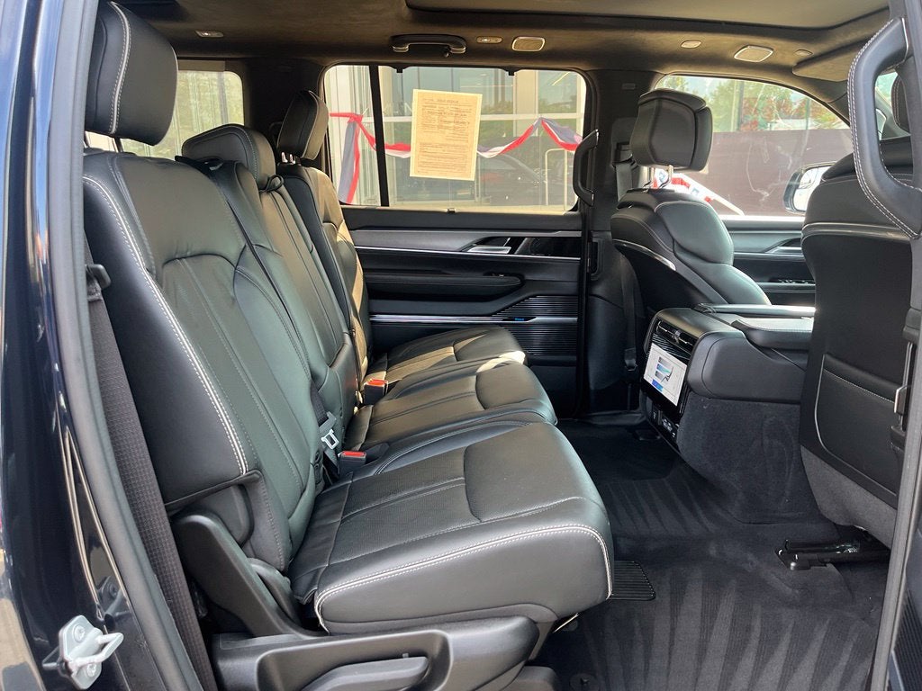 2023 Jeep Grand Wagoneer Series II 4WD | Flexible Seating Pkg | 28T Obsidian Pkg