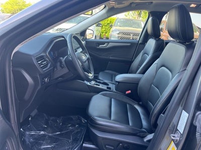 2025 Ford Escape Hybrid Platinum AWD | Nav | Pano Roof | BLIS | Remote Start