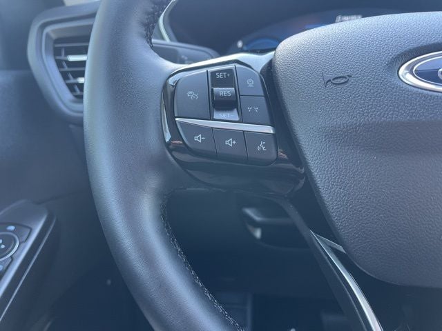 2025 Ford Escape Hybrid Platinum AWD | Nav | Pano Roof | BLIS | Remote Start