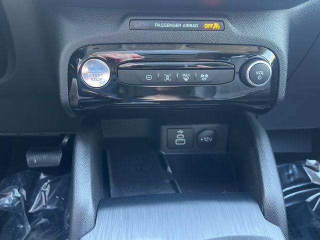 2025 Ford Escape Hybrid Platinum AWD | Nav | Pano Roof | BLIS | Remote Start