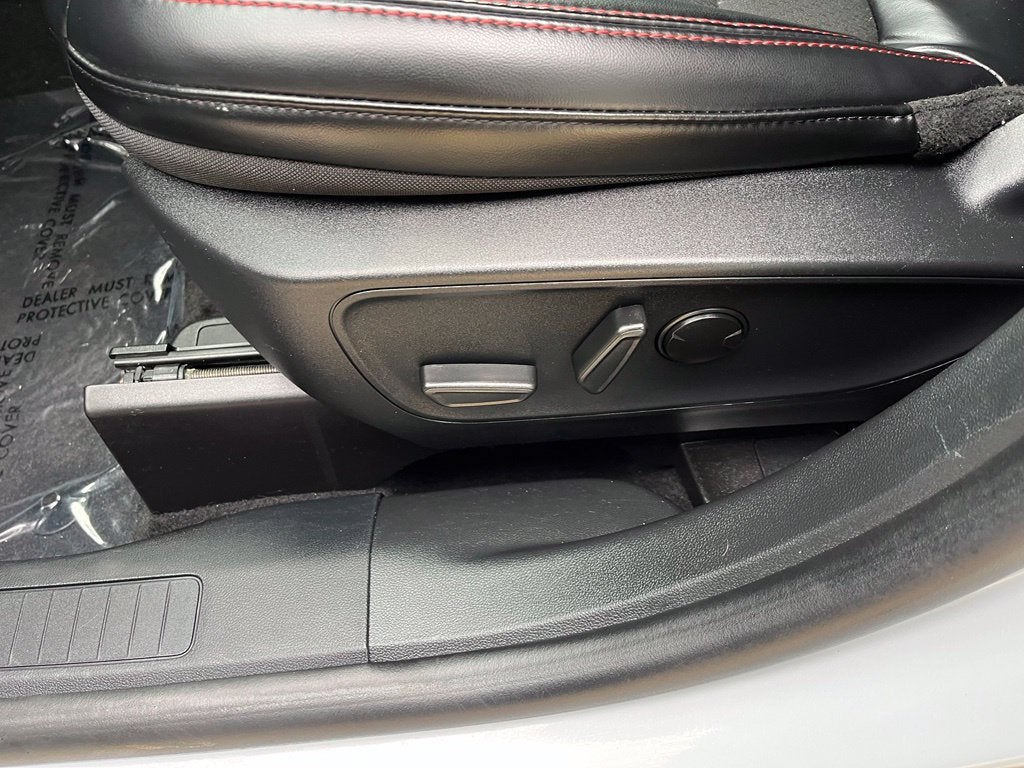 2025 Ford Escape ST-Line Select AWD | CarPlay/Android Auto | BLIS | Htd Front Seat