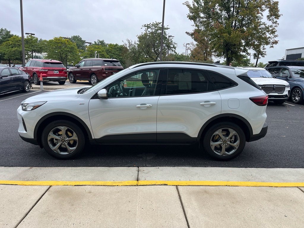 2025 Ford Escape ST-Line Select AWD | CarPlay/Android Auto | BLIS | Htd Front Seat