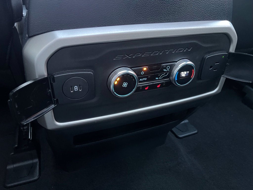 2024 Ford Expedition Limited 4WD | Stealth Pkg | HD Tow Pkg | Pano Roof