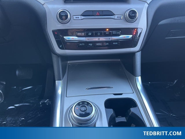 2023 Ford Explorer XLT 4WD | NAV | Pano Roof | BLIS | Remote Start