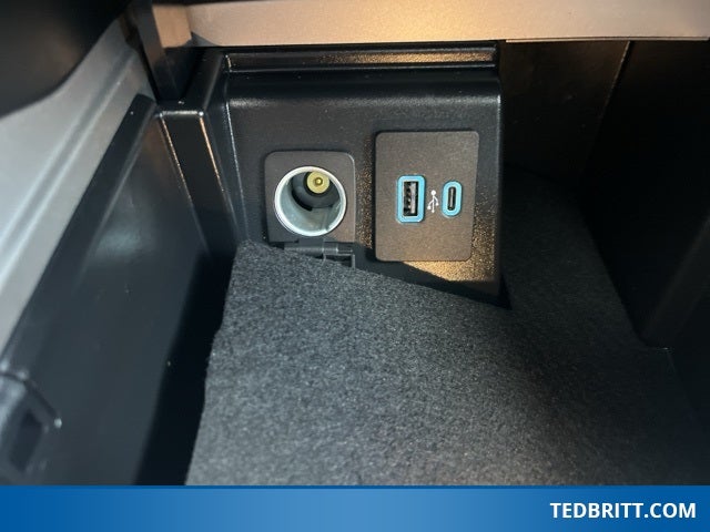 2023 Ford Explorer XLT 4WD | Pano Roof | Heated Seats | Tow Pkg