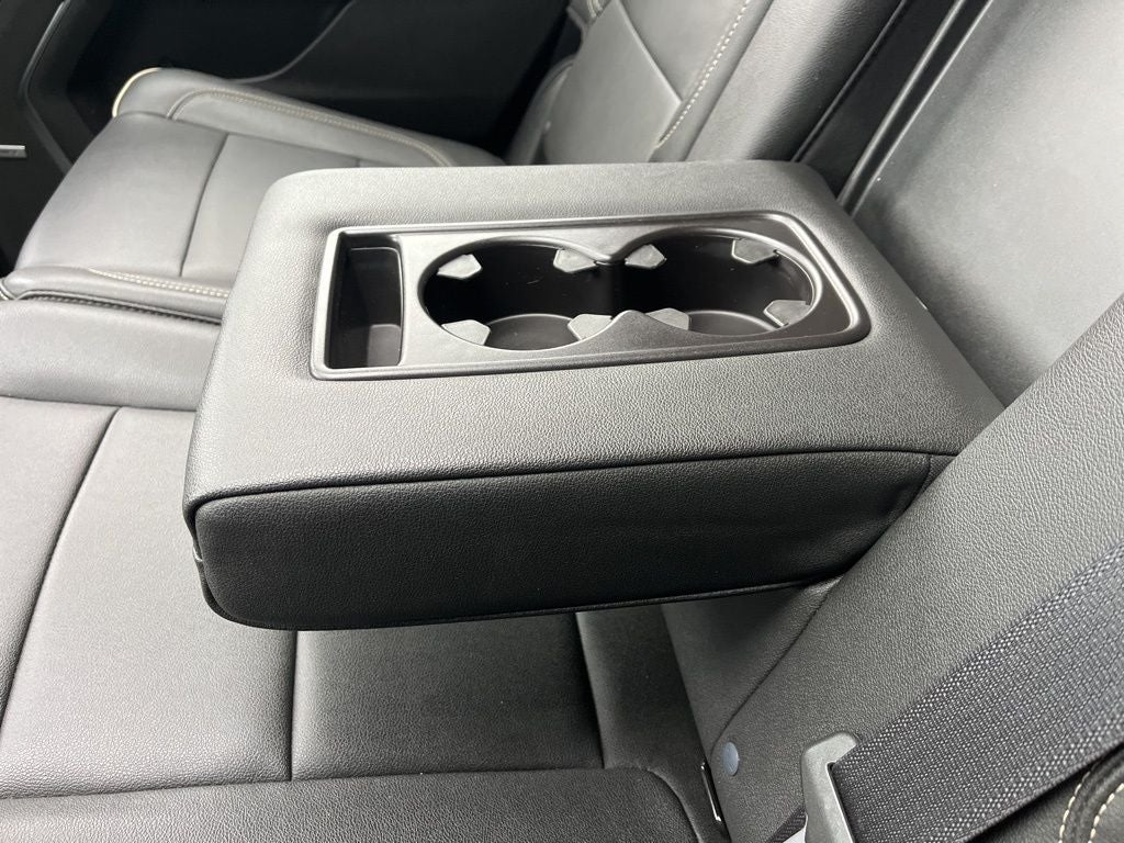 2023 GMC Yukon SLT 4WD | Dual Moonroof | 22" Gloss Black Wheels