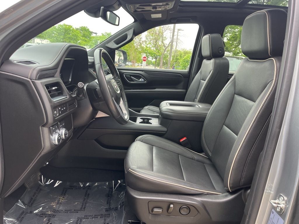 2023 GMC Yukon SLT 4WD | Dual Moonroof | 22" Gloss Black Wheels