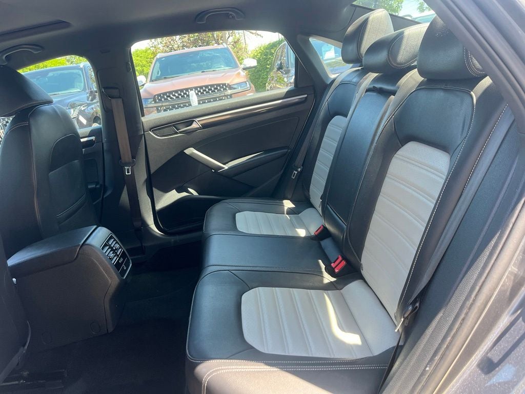 2018 Volkswagen Passat 3.6L V6 GT | BLIS | Pano Roof | Heated Seats | Leather