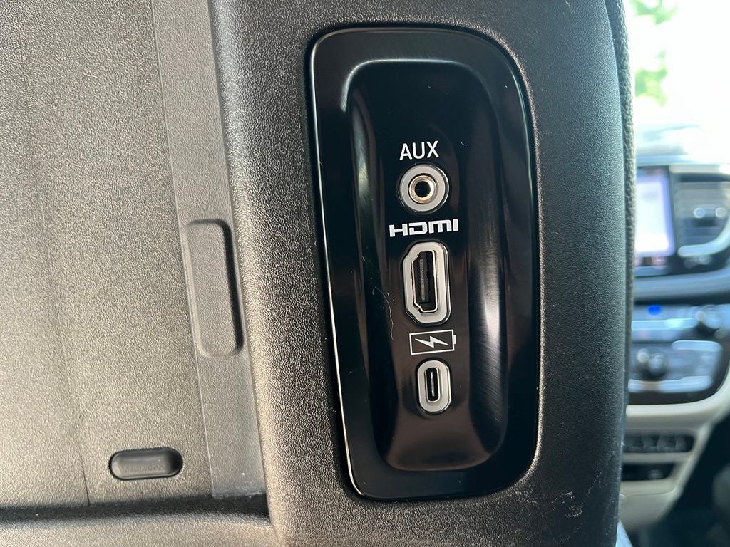 2022 Chrysler Pacifica Hybrid Touring L | 360 Cam | BLIS | Adaptive Cruise