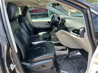 2022 Chrysler Pacifica Hybrid Touring L | 360 Cam | BLIS | Adaptive Cruise