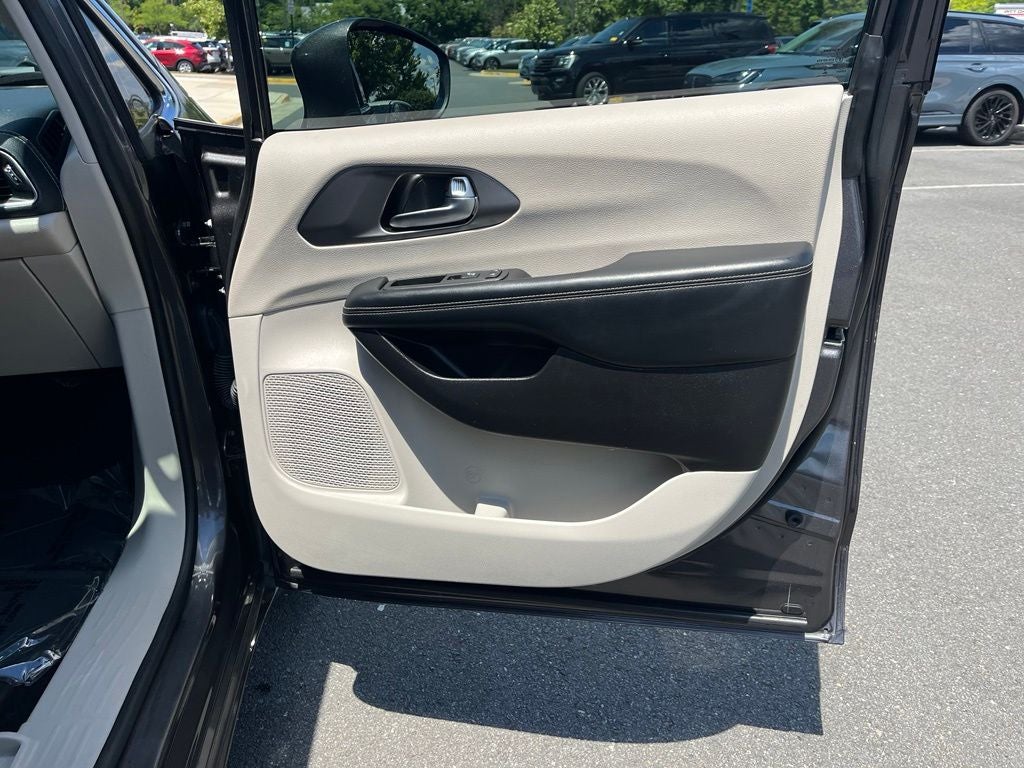 2022 Chrysler Pacifica Hybrid Touring L | 360 Cam | BLIS | Adaptive Cruise
