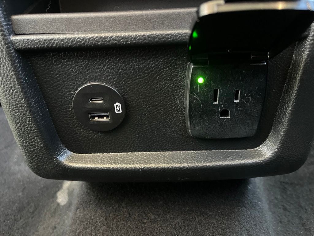 2022 Ford Edge Titanium AWD | Pano Roof | BLIS | Trailer Tow Pkg