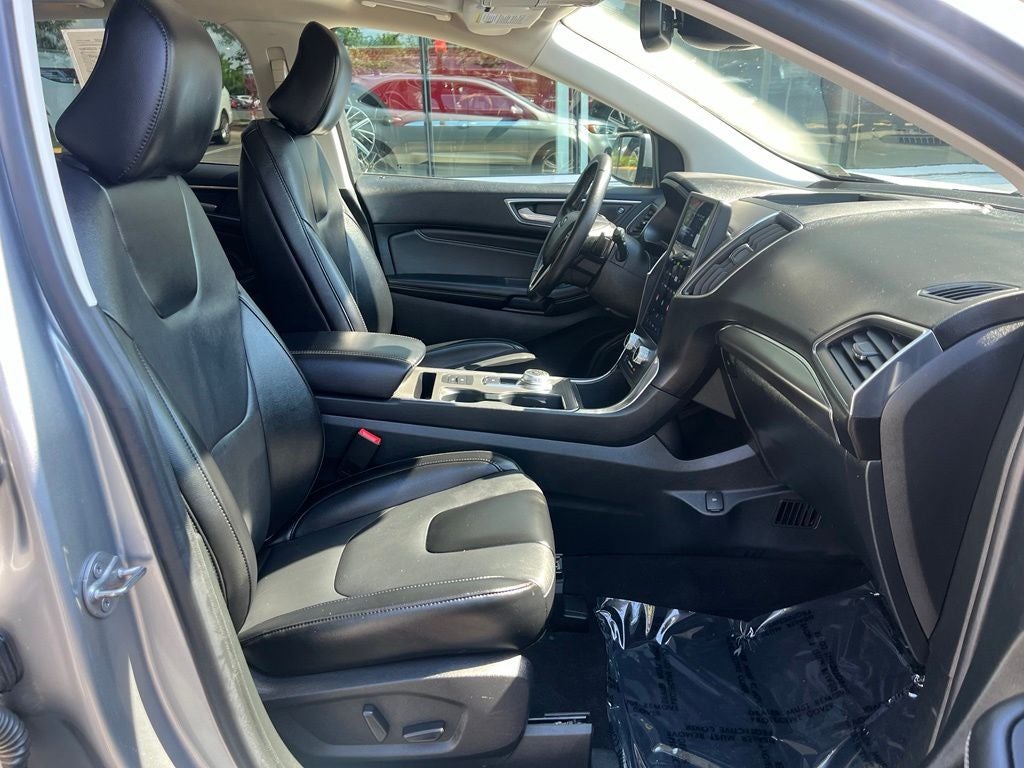 2022 Ford Edge Titanium AWD | Pano Roof | BLIS | Trailer Tow Pkg