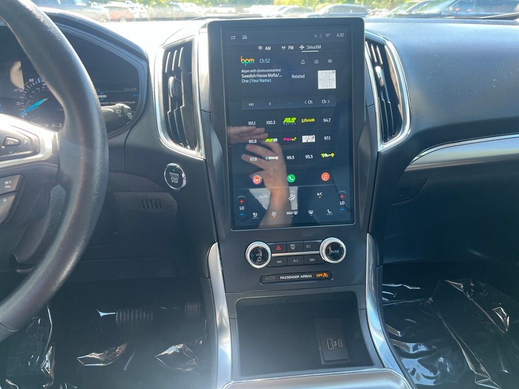 2022 Ford Edge Titanium AWD | Pano Roof | BLIS | Trailer Tow Pkg