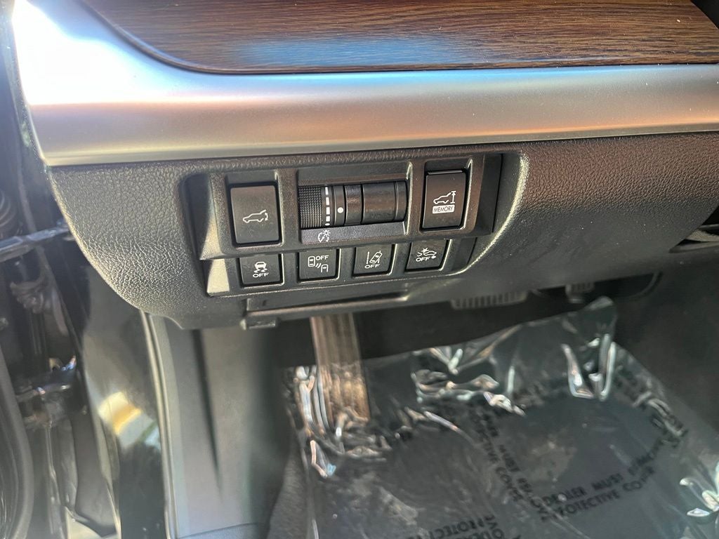 2018 Subaru Outback 2.5i Touring | Power Moonroof | BLIS | Adaptive Cruise