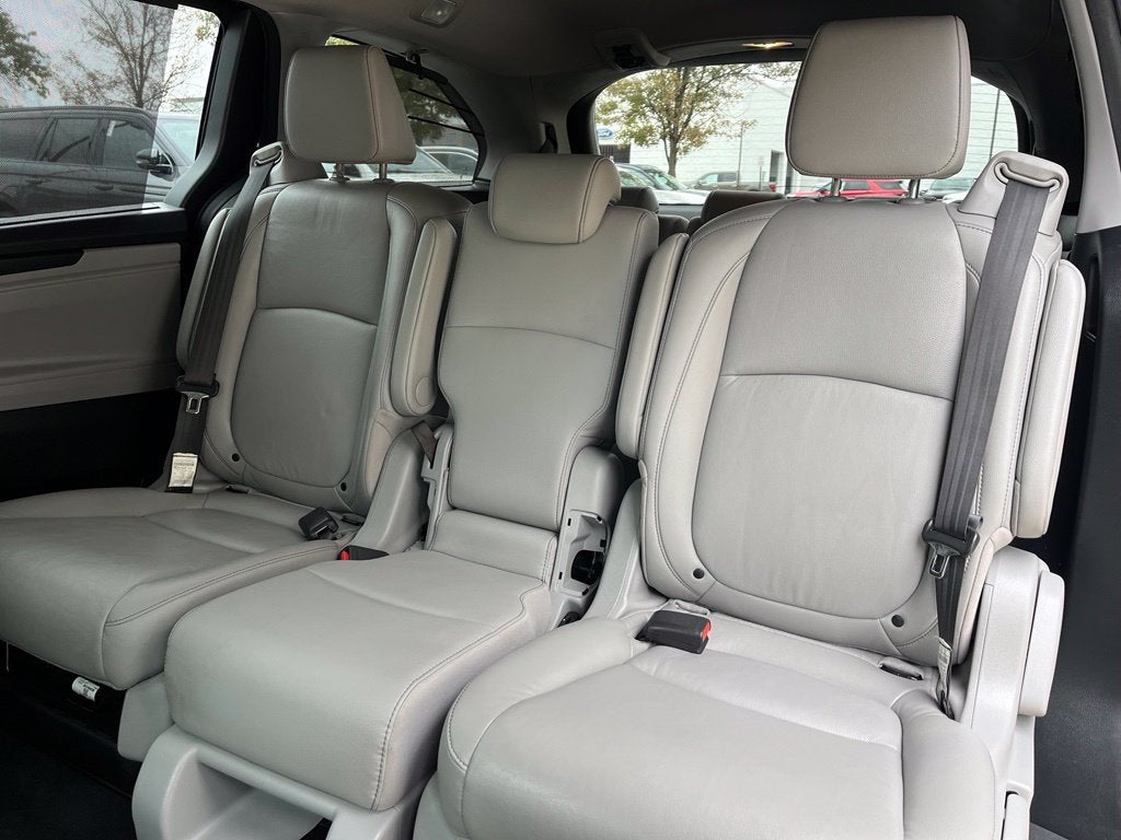 2021 Honda Odyssey Touring | Nav | Moonroof | BLIS | Heated Seats