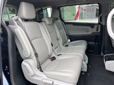 2021 Honda Odyssey Touring | Nav | Moonroof | BLIS | Heated Seats
