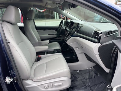 2021 Honda Odyssey Touring | Nav | Moonroof | BLIS | Heated Seats