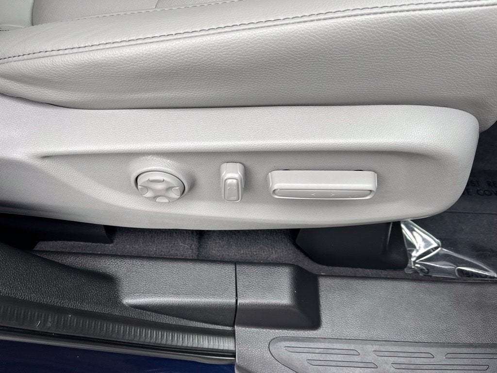 2021 Honda Odyssey Touring | Nav | Moonroof | BLIS | Heated Seats