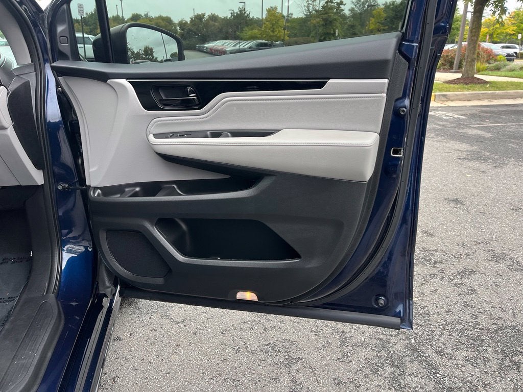2021 Honda Odyssey Touring | Nav | Moonroof | BLIS | Heated Seats
