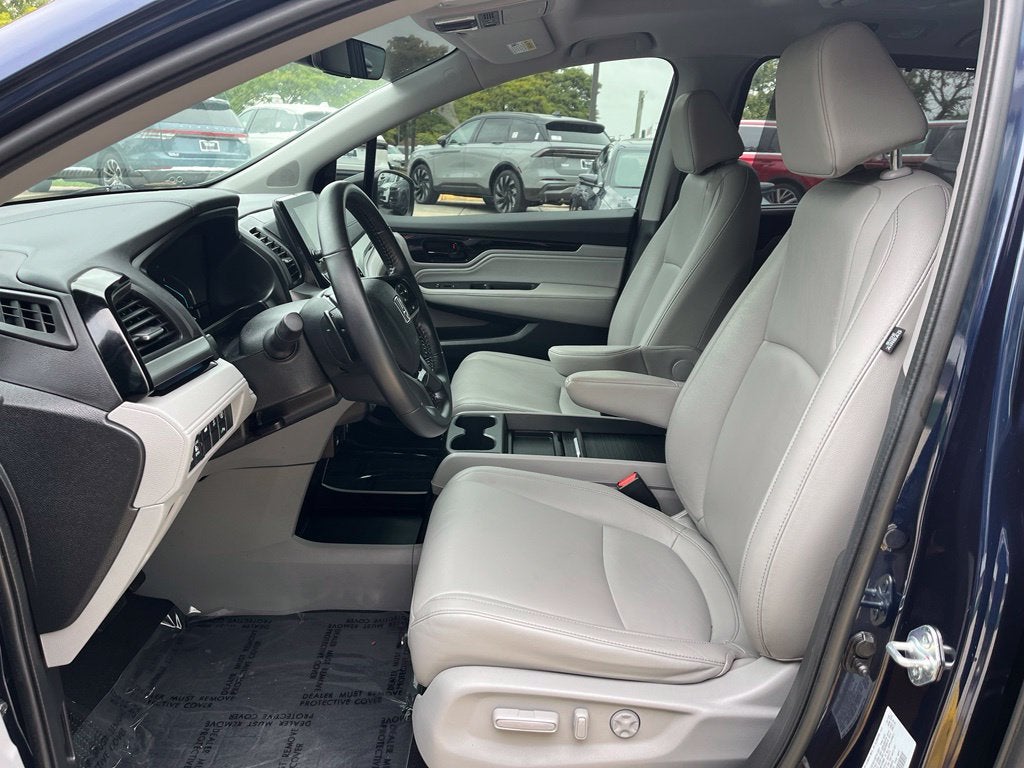 2021 Honda Odyssey Touring | Nav | Moonroof | BLIS | Heated Seats