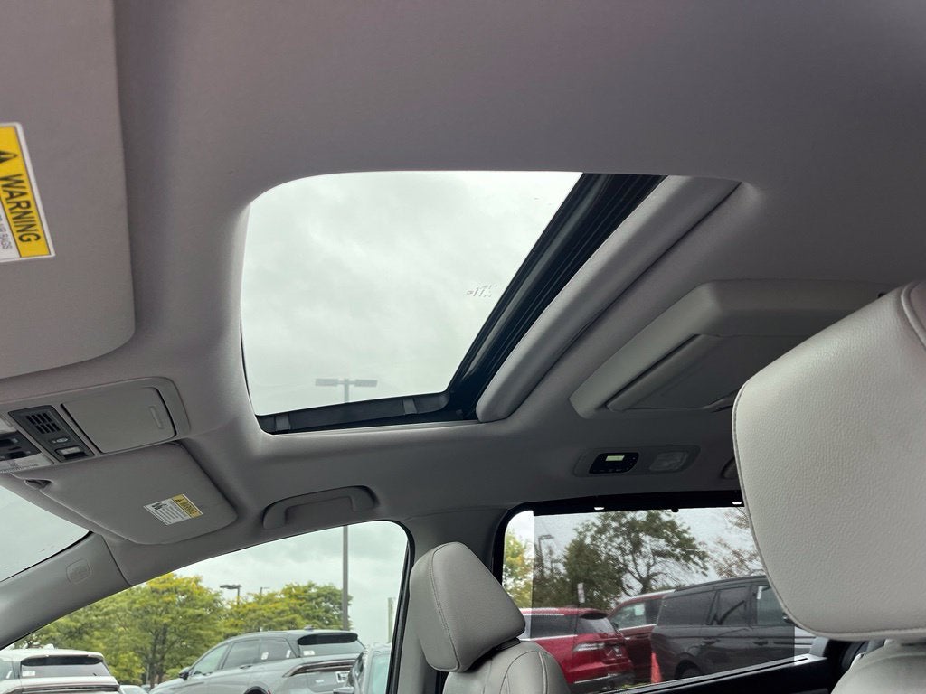 2021 Honda Odyssey Touring | Nav | Moonroof | BLIS | Heated Seats