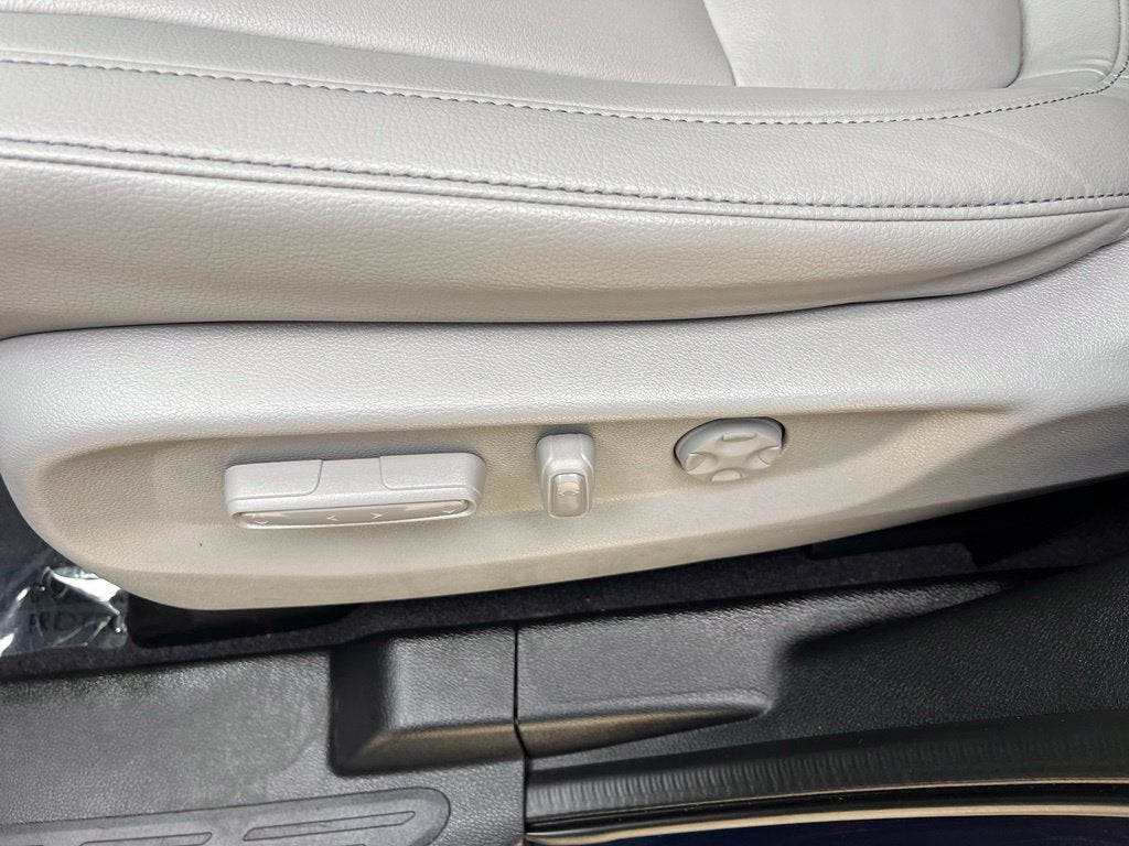 2021 Honda Odyssey Touring | Nav | Moonroof | BLIS | Heated Seats