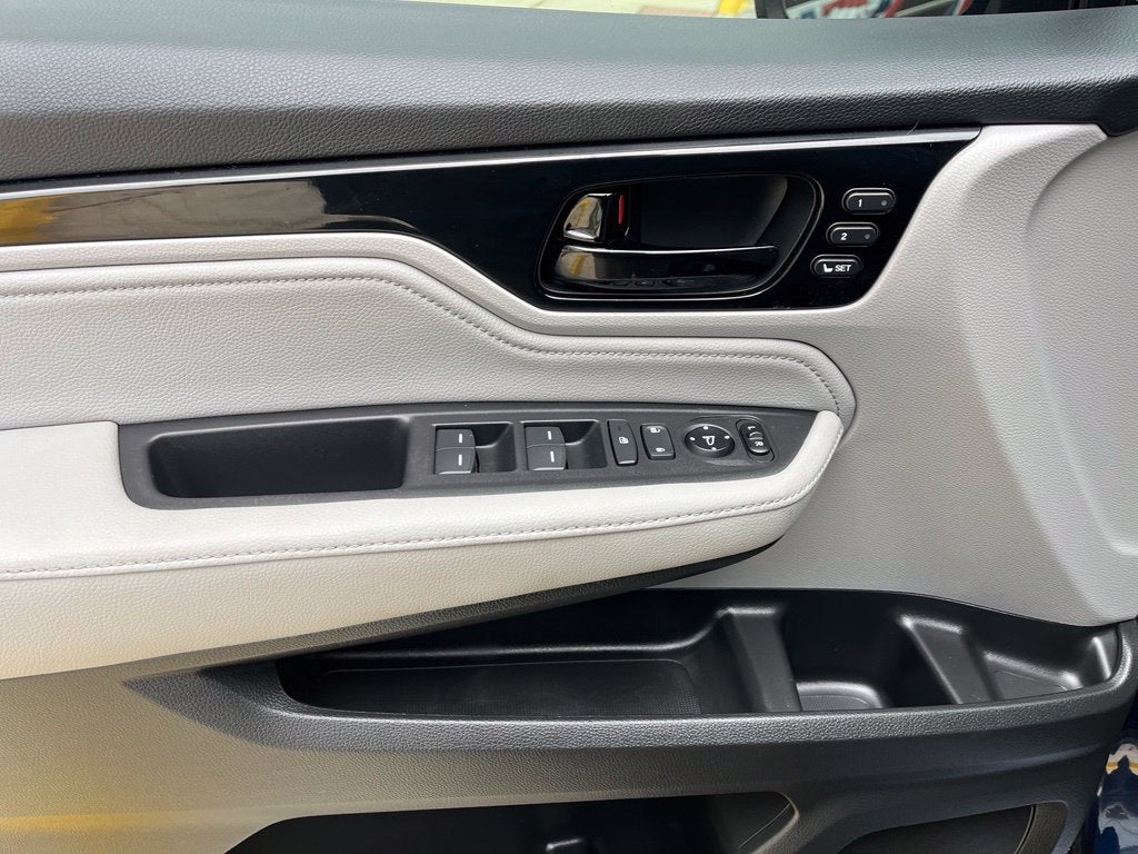 2021 Honda Odyssey Touring | Nav | Moonroof | BLIS | Heated Seats