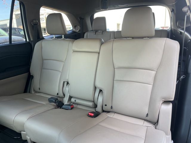 2016 Honda Pilot Touring AWD | Moonroof | Heated Seats | Power Lifgtgate