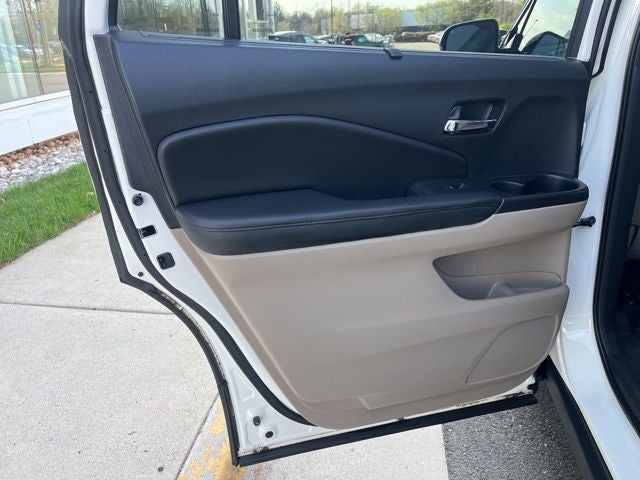 2016 Honda Pilot Touring AWD | Moonroof | Heated Seats | Power Lifgtgate