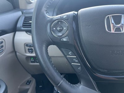 2016 Honda Pilot Touring AWD | Moonroof | Heated Seats | Power Lifgtgate