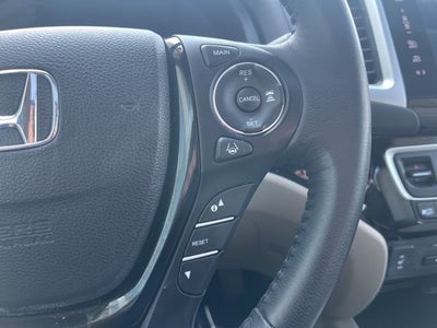 2016 Honda Pilot Touring AWD | Moonroof | Heated Seats | Power Lifgtgate