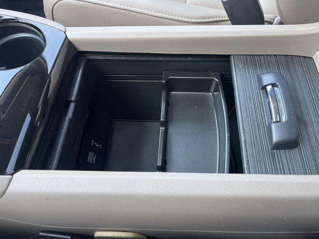 2016 Honda Pilot Touring AWD | Moonroof | Heated Seats | Power Lifgtgate