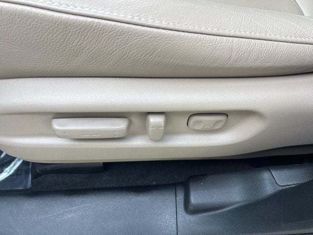 2016 Honda Pilot Touring AWD | Moonroof | Heated Seats | Power Lifgtgate