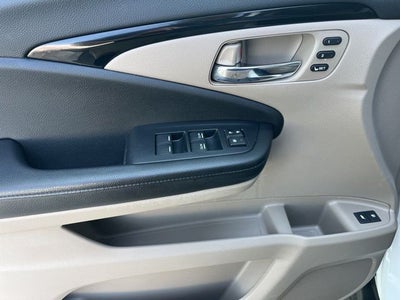 2016 Honda Pilot Touring AWD | Moonroof | Heated Seats | Power Lifgtgate