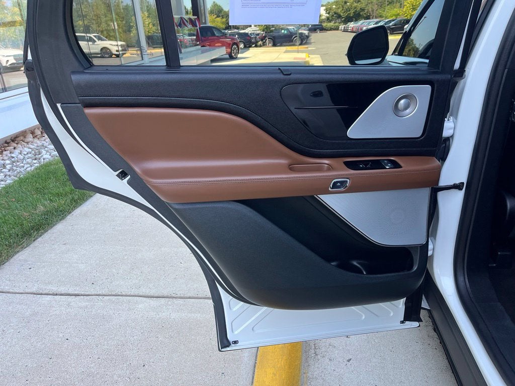 2024 Lincoln Aviator Reserve AWD | Luxury Pkg | Illumination Pkg | Pano Roof