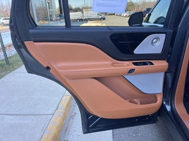 2023 Lincoln Aviator Black Label AWD | Pano Roof | 360 Cam | BLIS | Tow Pkg