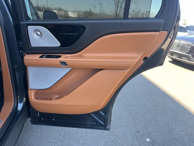 2023 Lincoln Aviator Black Label AWD | Pano Roof | 360 Cam | BLIS | Tow Pkg