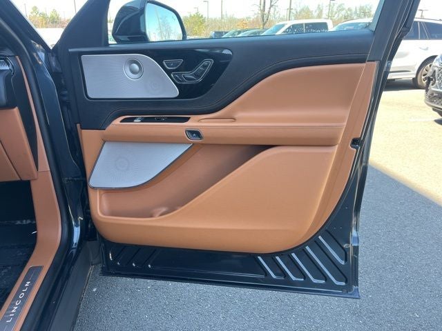 2023 Lincoln Aviator Black Label AWD | Pano Roof | 360 Cam | BLIS | Tow Pkg