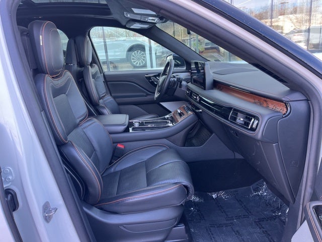 2025 Lincoln Aviator Black Label AWD | Jet Appear Pkg | Pano Roof | 360 Camera