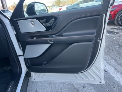2025 Lincoln Aviator Black Label AWD | Jet Appear Pkg | Pano Roof | 360 Camera