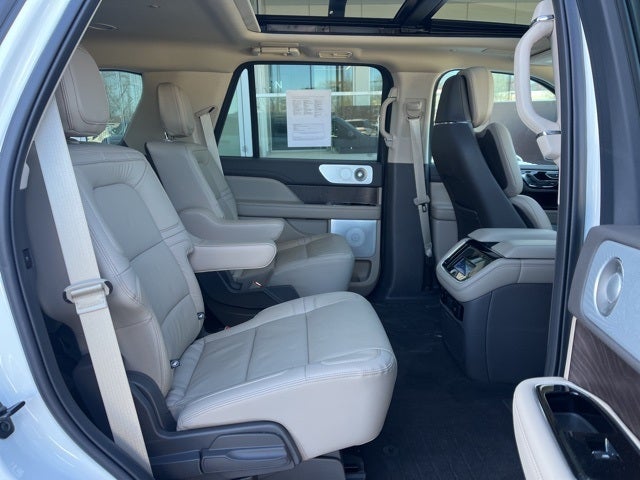 2023 Lincoln Navigator Reserve 4WD | Pano Roof | 360 Camera | Monochromatic Pkg