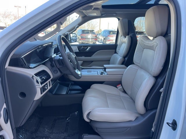 2023 Lincoln Navigator Reserve 4WD | Pano Roof | 360 Camera | Monochromatic Pkg