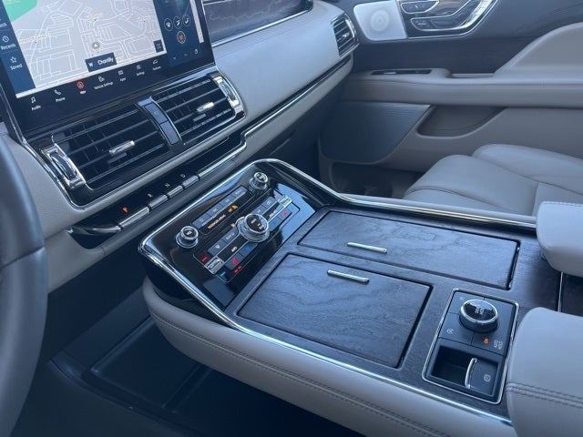 2023 Lincoln Navigator Reserve 4WD | Pano Roof | 360 Camera | Monochromatic Pkg