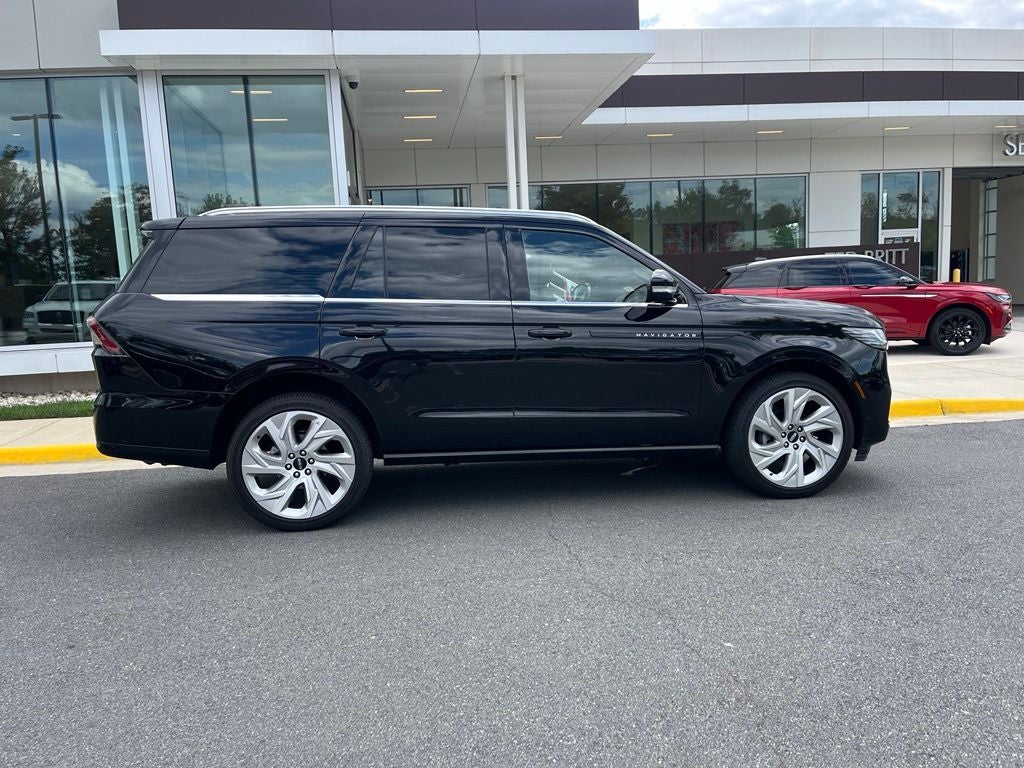 2025 Lincoln Navigator Black Label 4WD | 1 Owner | Pano Roof | BLIS | 360 Cam